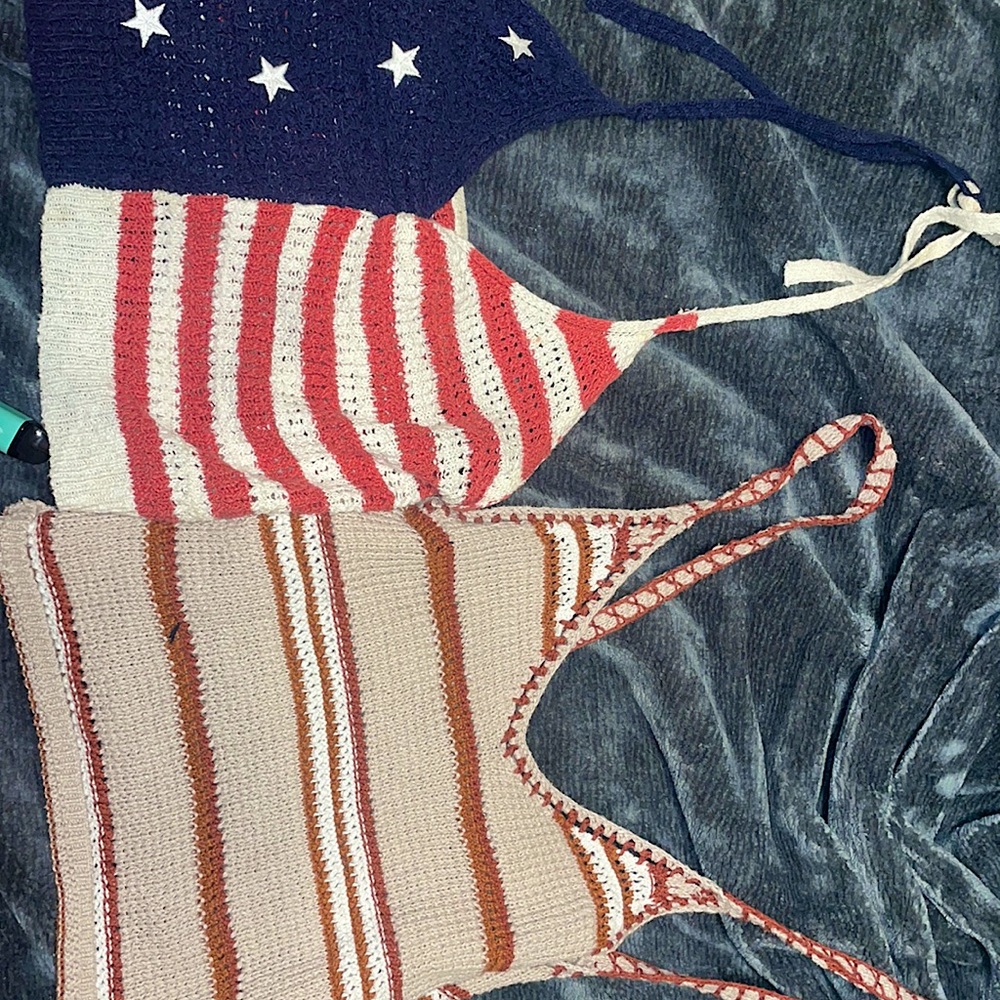 2 American eagle knit tops !